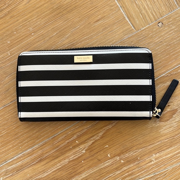 kate spade Accessories - Never used Kate Spade zip wallet